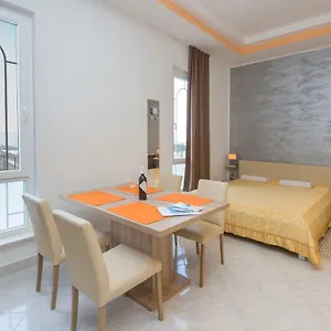 Leana Apartman